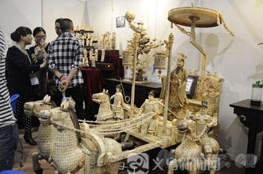 森博會木竹工藝品展區 木雕與牙雕爭奇斗艷，竹工藝品研發引領文旅新風尚